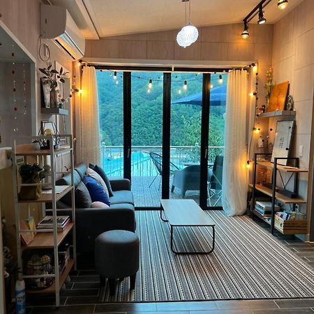 Us On Earth Guesthouse Danyang Bagian luar foto