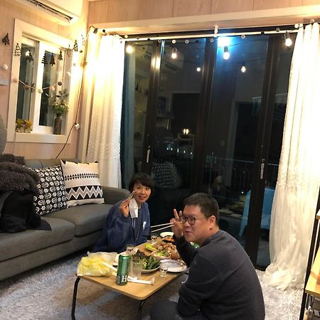 Us On Earth Guesthouse Danyang Bagian luar foto