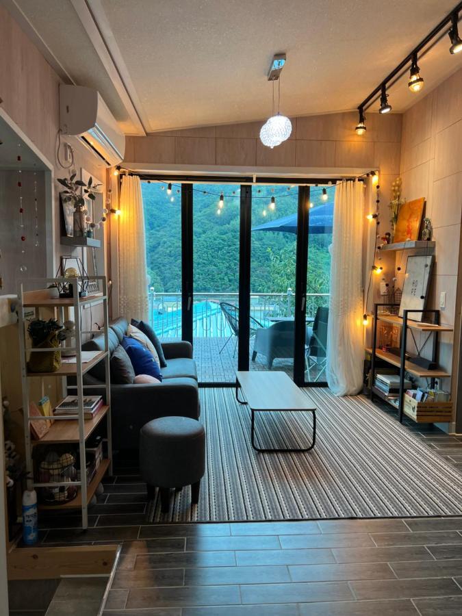 Us On Earth Guesthouse Danyang Bagian luar foto